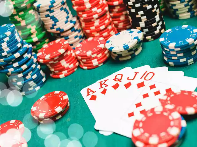Bagaimana pot samping dibangun dalam Poker?